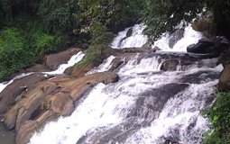 BreathtakingIndia Exclusive: Kumarakom Things to Do | Kerala Things to Do - Aruvikkuzhi Waterfall