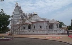 BreathtakingIndia Exclusive: Omkareshwar Things to Do | Madhya Pradesh Things to Do - Shri Gajanan Maharaj mandir