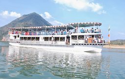 BreathtakingIndia Exclusive: Rajahmahendravaram Things to Do | Andhra Pradesh Things to Do - Godavari Boat Travels